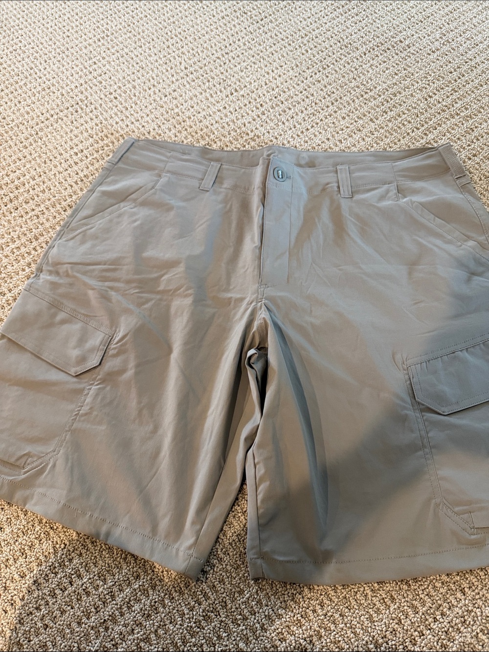 Under Armour Men's Cargo Shorts in Light Taupe